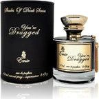 Das Emir You're Drugged 100ml Unisex Parfum neben der dazugehörigen luxuriösen, schwarzen Zylinder-Verpackung mit goldenen Akzenten.